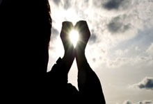 ️致敬！莱斯特城官方缅怀去世前老板维猜：永远在我们心中.